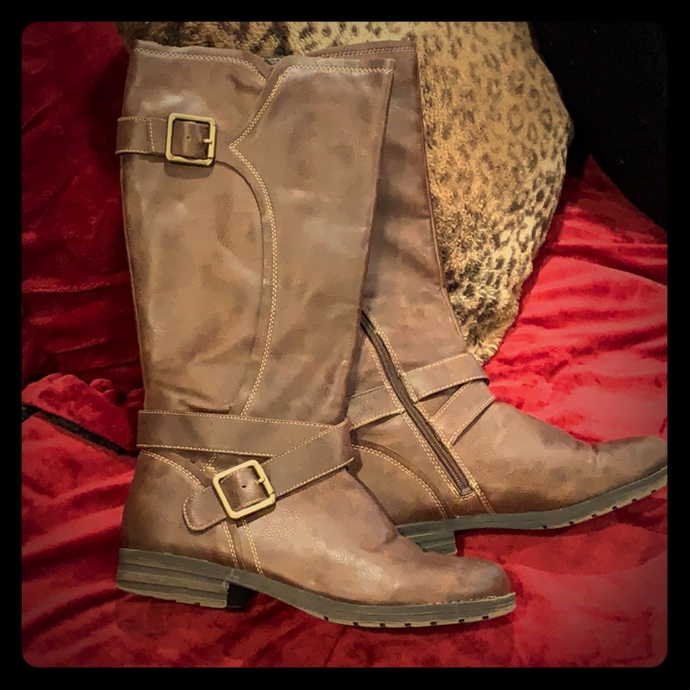 Brown boots by Naturalizer
